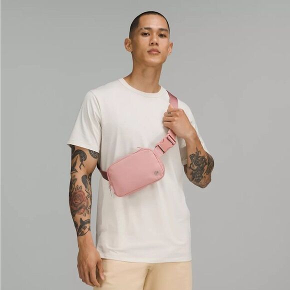 NWT EXTENDED STRAP lululemon everywhere belt bag 1L - pink pastel, strawberry - Picture 6 of 11